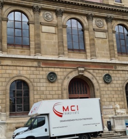 Camions MCI Transferts : Ecole des beaux arts Paris