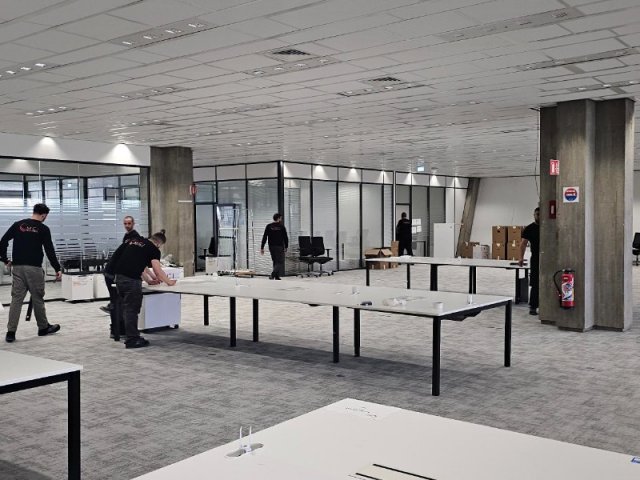 Montage du mobiliers et implantation selon le plan d'implantation