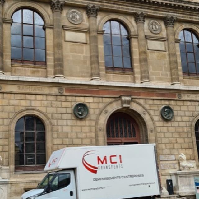 Camions MCI Transferts : Ecole des beaux arts Paris